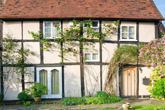 lime-rendered-tudor-house-stroud